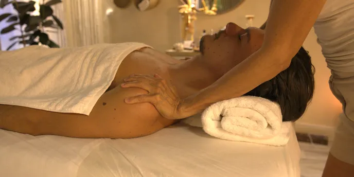 Decontracting massage for tight neck and shoulders: a complete guide